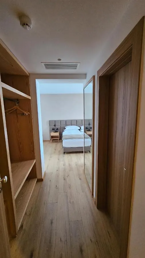 Sibb Hotel ティラナ