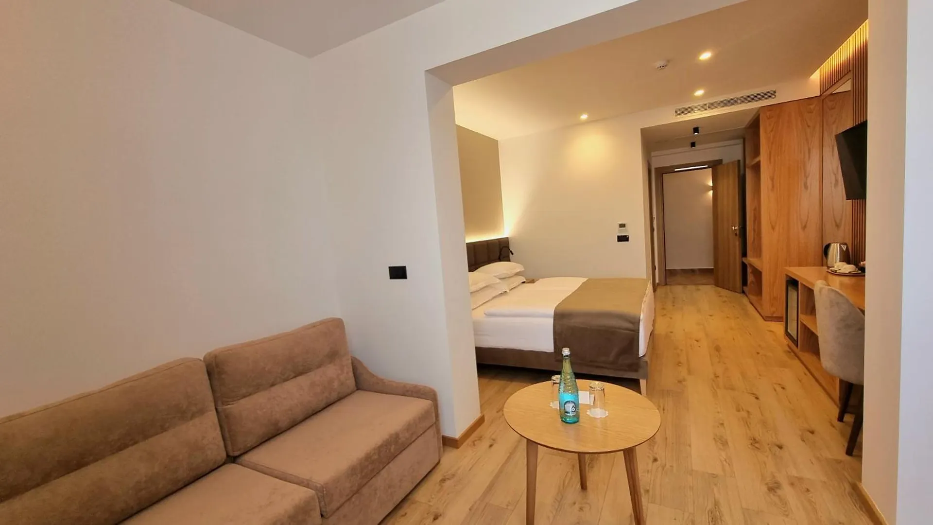 Sibb Hotel ティラナ 0*,  アルバニア