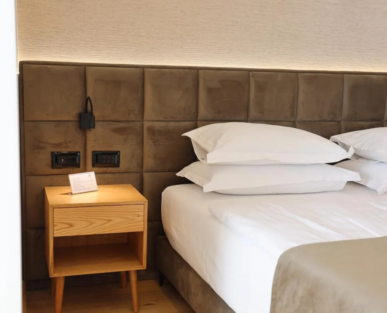 Sibb Hotel ティラナ