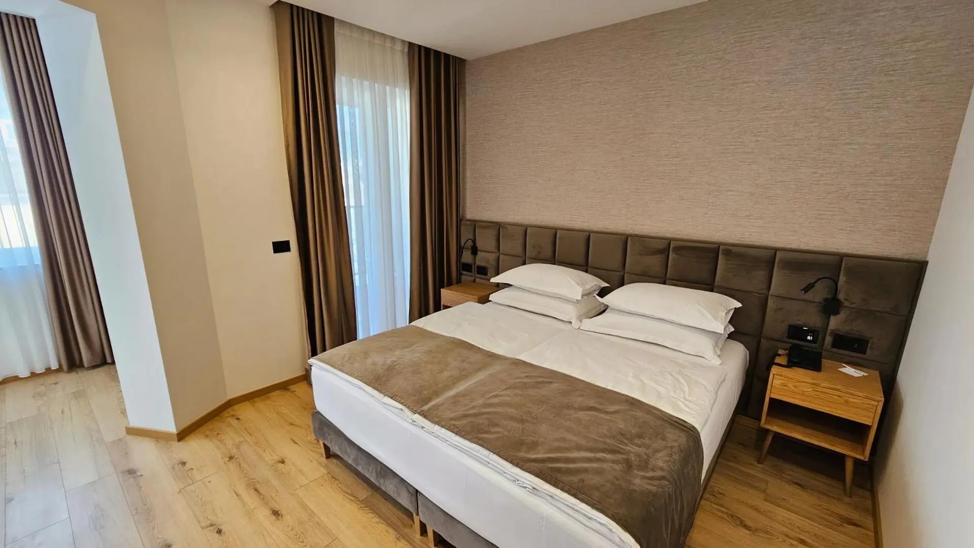 Sibb Hotel ティラナ