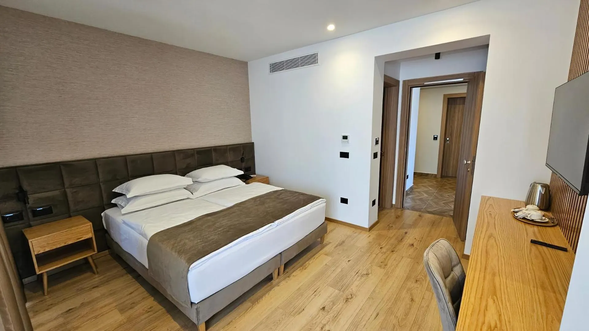 Sibb Hotel Tirana 0*,